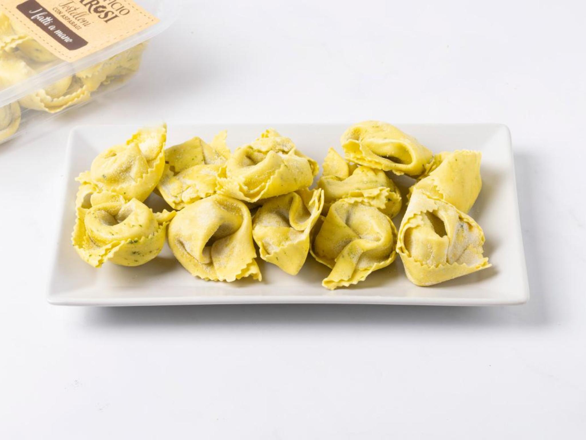 Tortelloni con asparagi