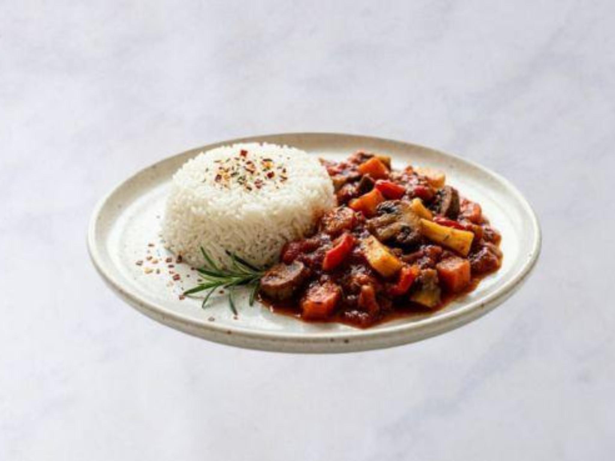 Spezzatino vegetale all'ungherese con riso basmati