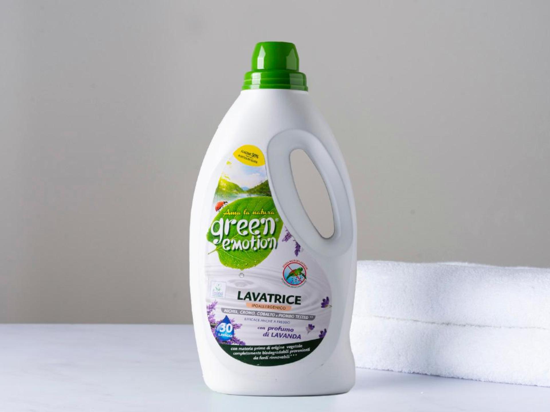 Detersivo bucato in flacone alla lavanda