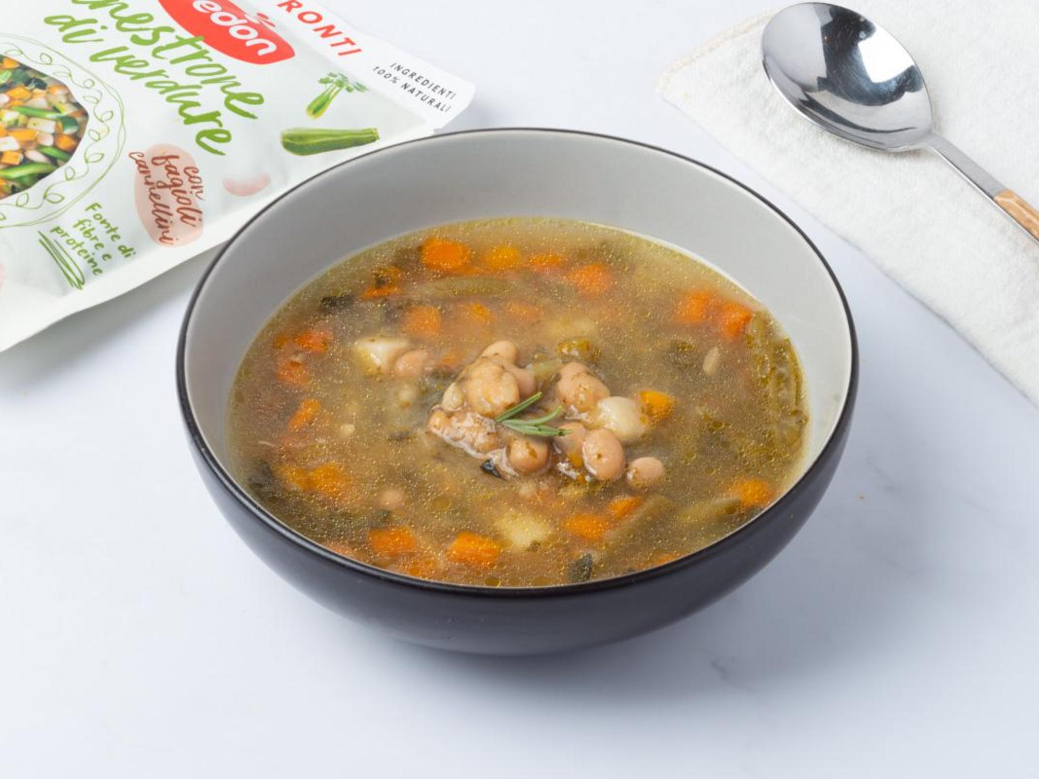 Minestrone di verdure e fagioli cannellini