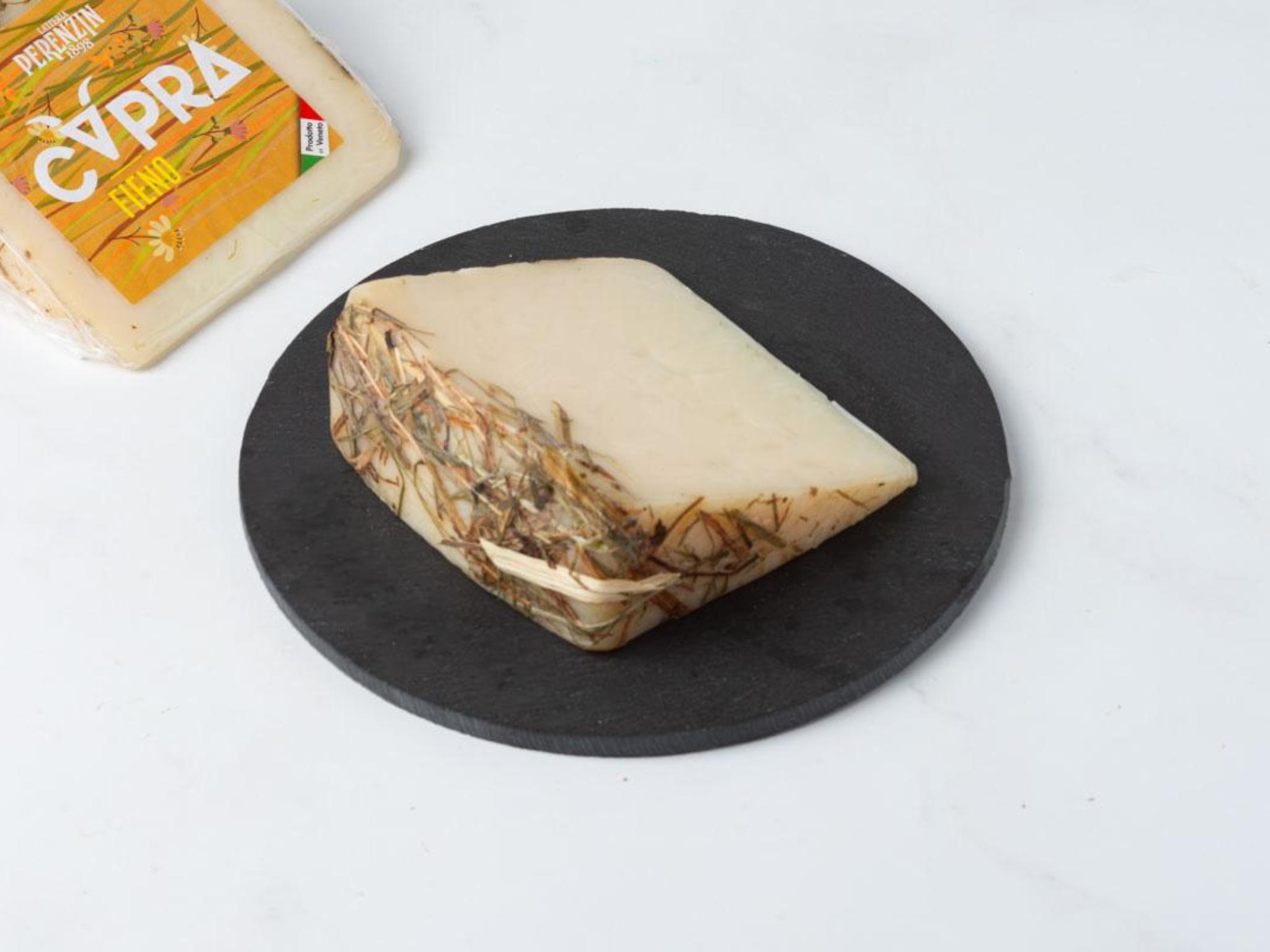 Formaggio di capra affinato al fieno
