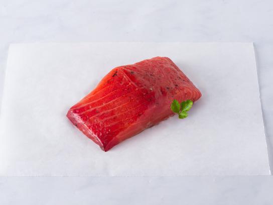 Salmone gravlax marinato alla barbabietola