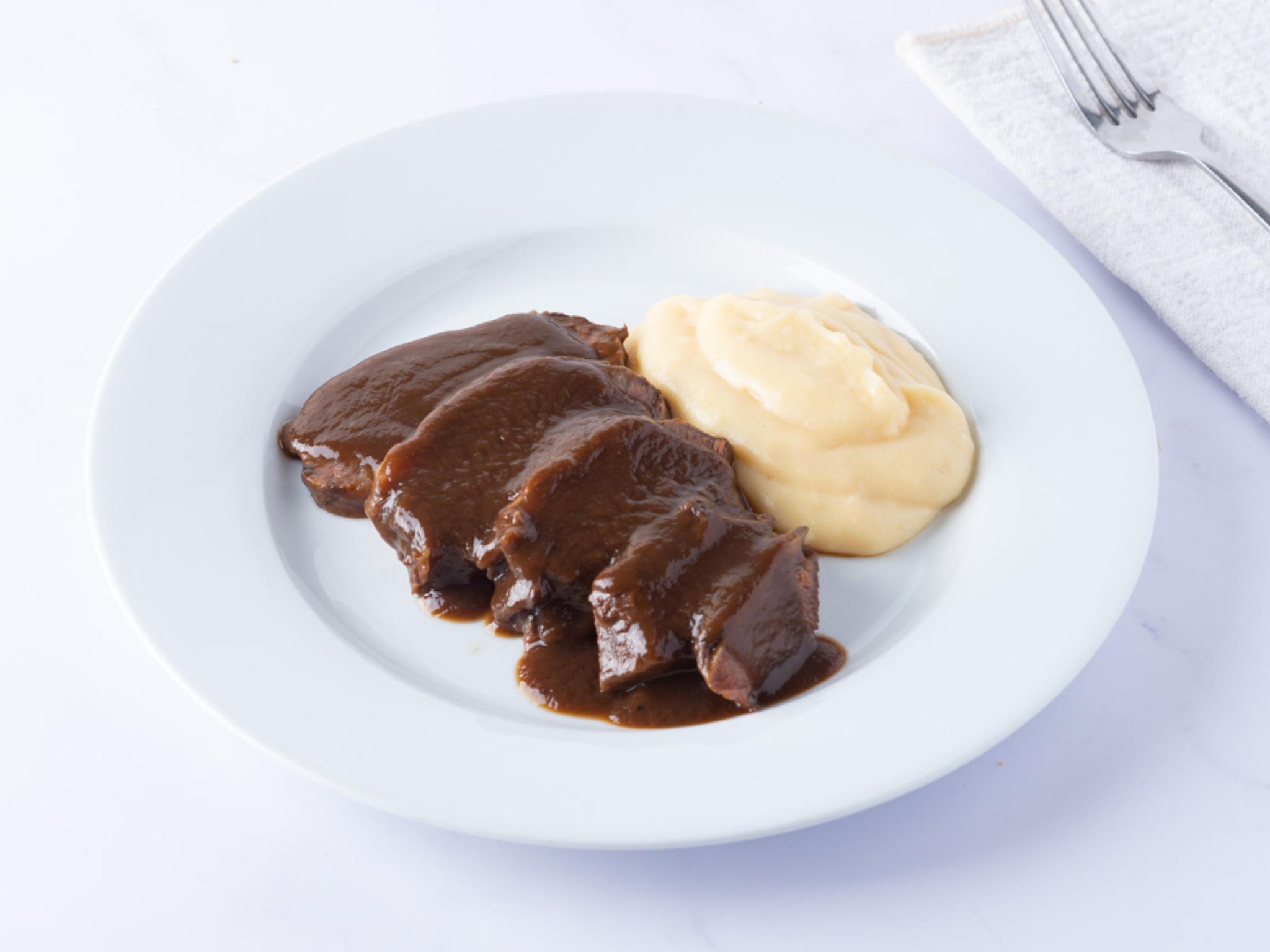 Guancia di manzo con crema di patate affumicate