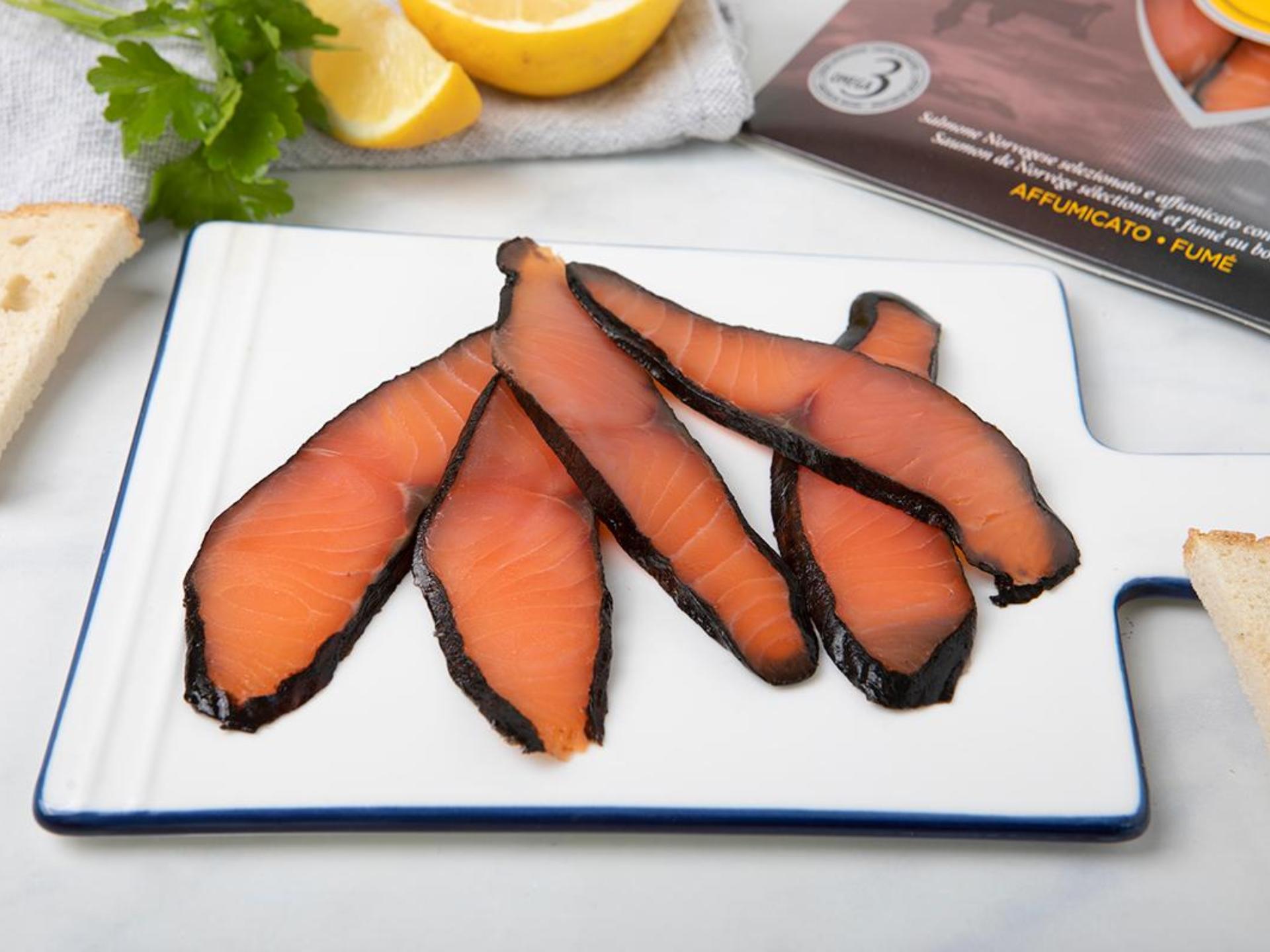 Salmone affumicato con alga nori