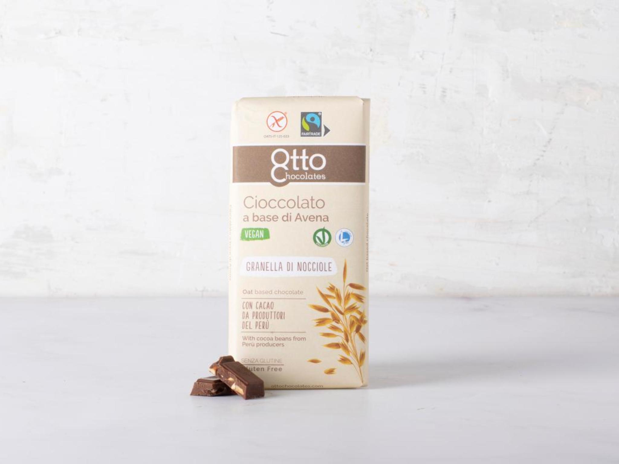 Cioccolato a base di avena con granella di nocciole