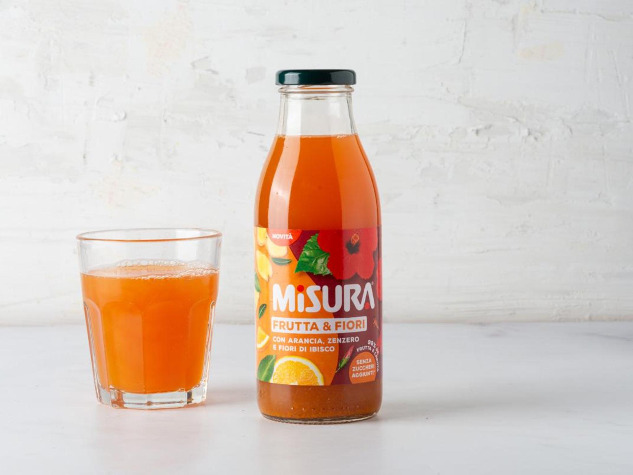 Succo arancia, zenzero e fiori di ibisco