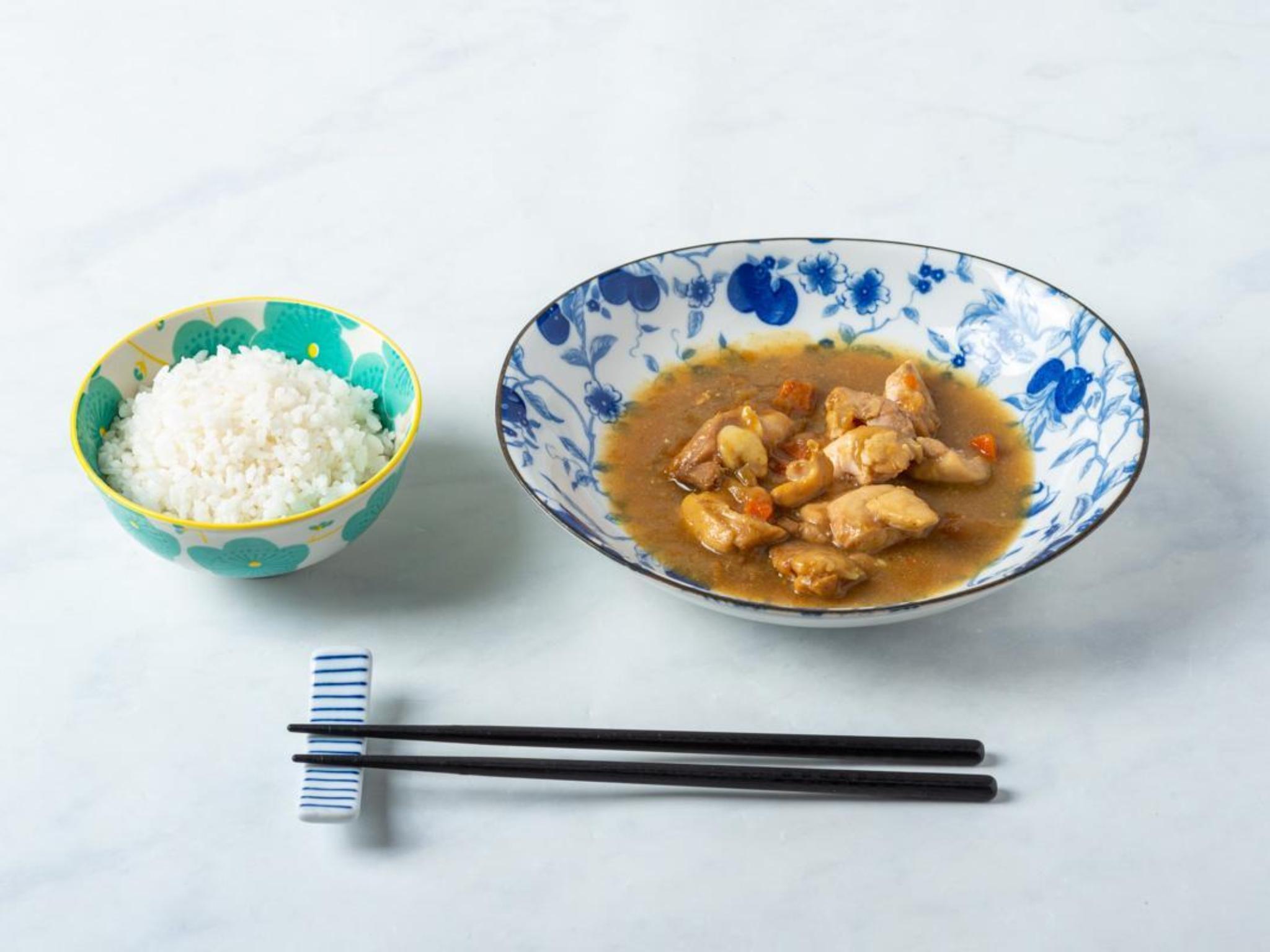 Pollo al curry giapponese e riso basmati