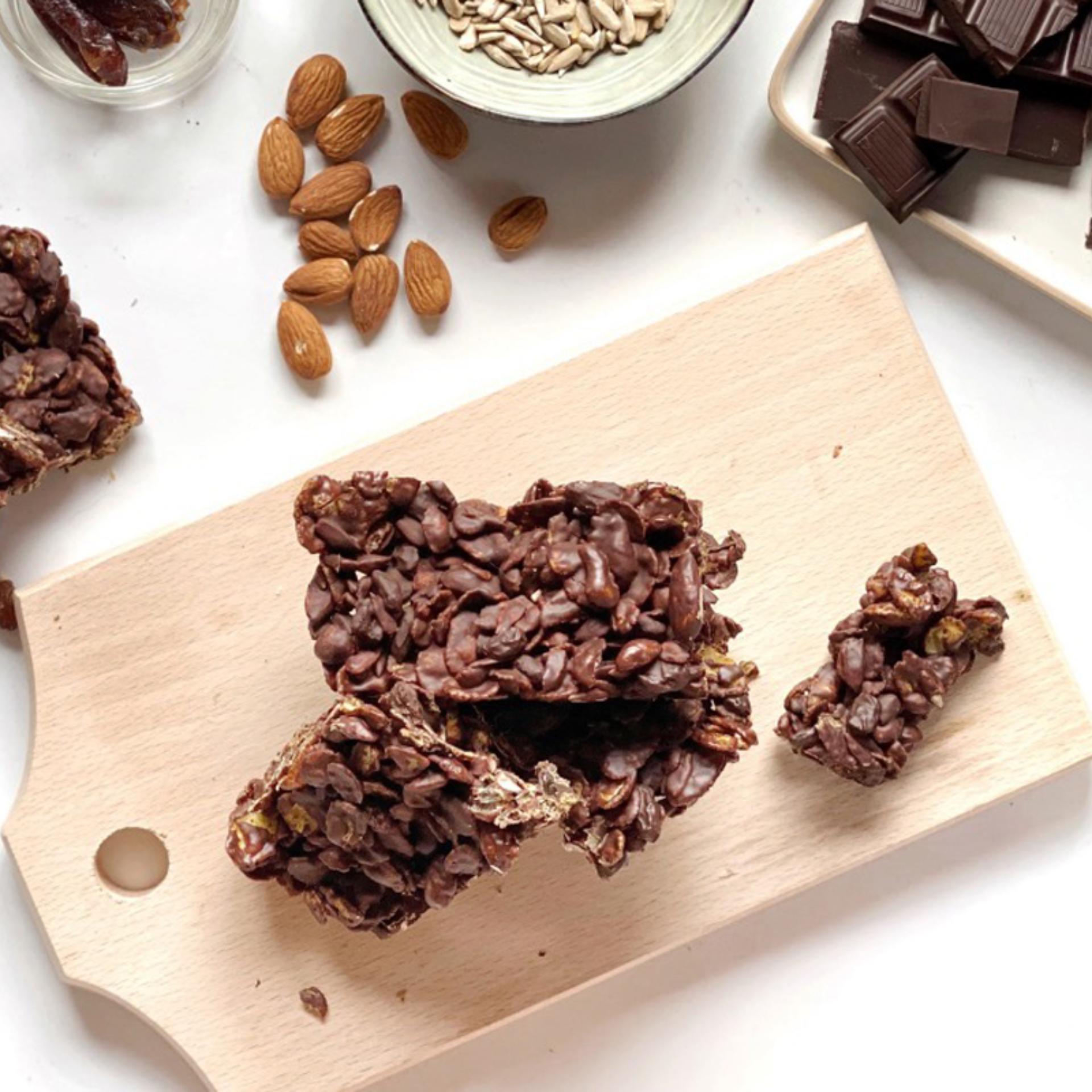 Barrette di cereali e mandorle al cioccolato