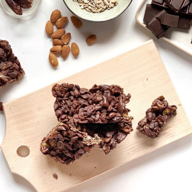 Barrette di cereali e mandorle al cioccolato
