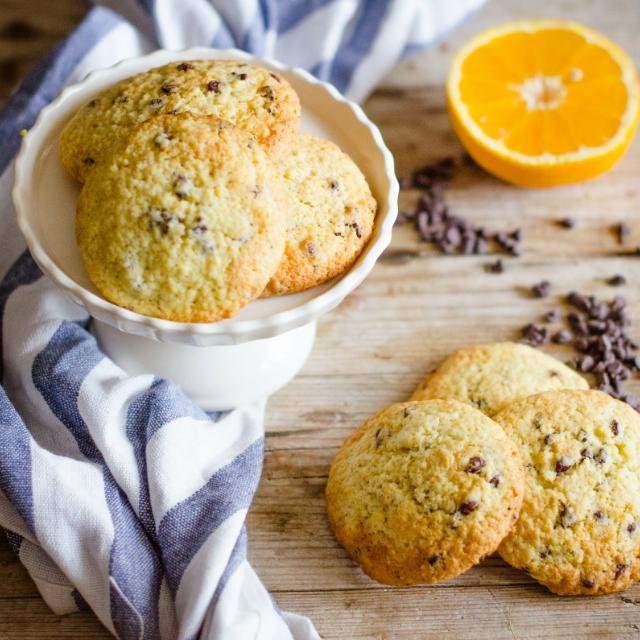 Biscotti morbidi al cioccolato e arancia