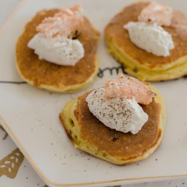 Blinies robiola e salmone