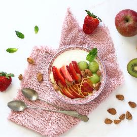 Bowl yogurt e frutta fresca