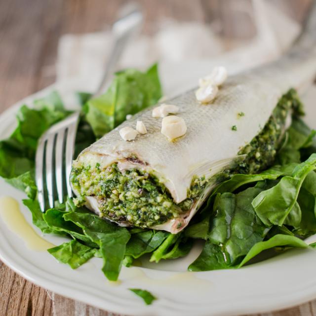 Branzino ripieno di pesto di spinaci