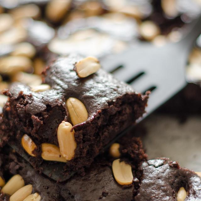 Brownies con arachidi senza uova