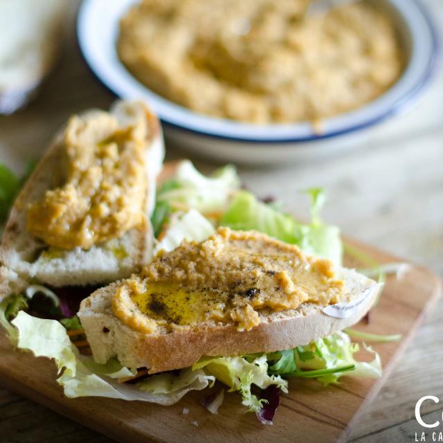 Bruschette con fagioli borlotti e insalatina