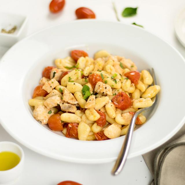Cavatelli fatti a mano con spada e pomodorini