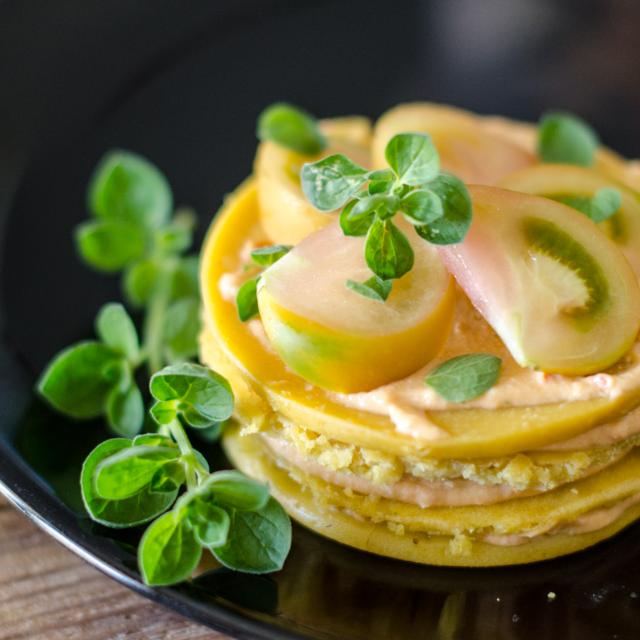 Cecine con crema di pomodoro e melanzana