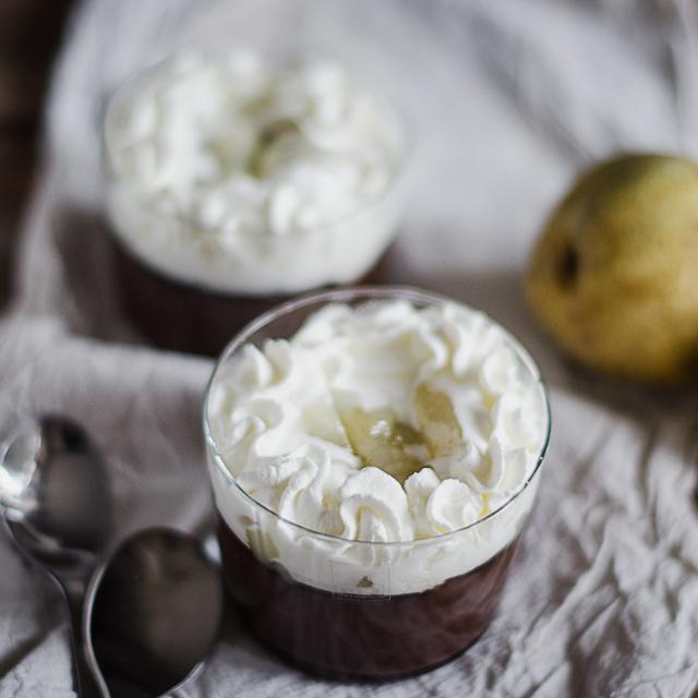 Cioccolata con pere caramellate