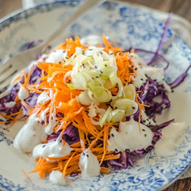 Coleslaw con sesamo nero