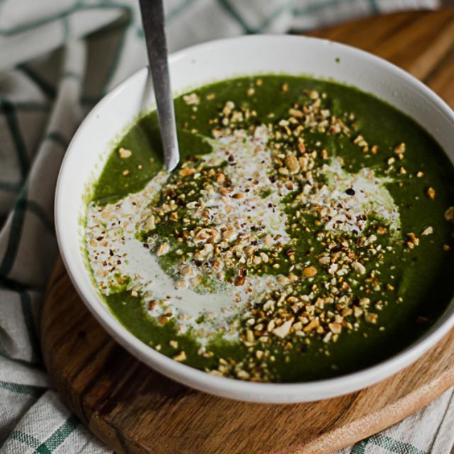 Crema di spinaci, cannellini e nocciole