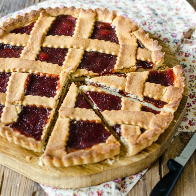 Crostata integrale con composta di prugne