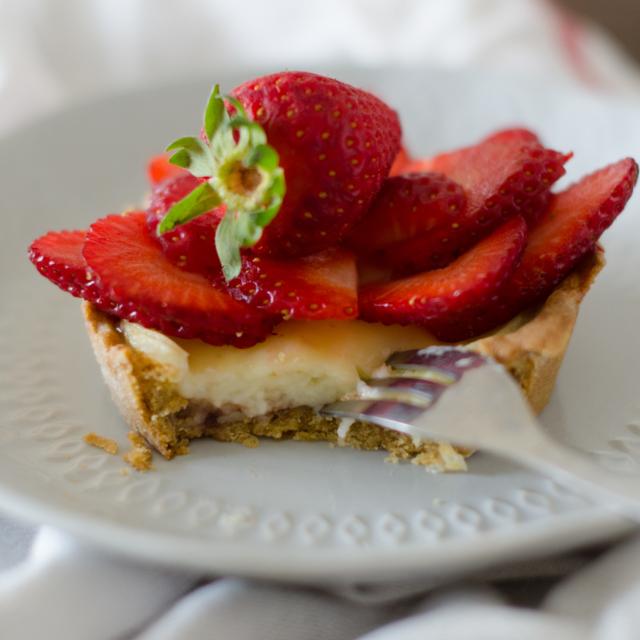 Crostatine fragole e crema