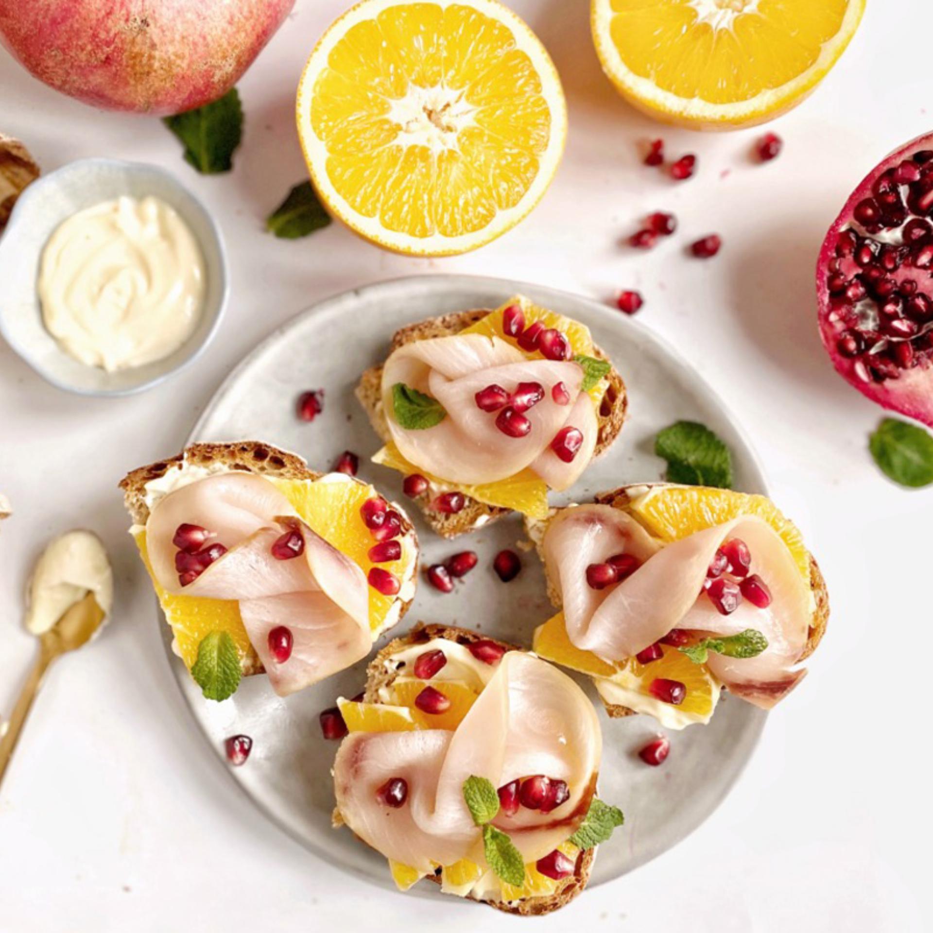 Crostini con carpaccio di spada