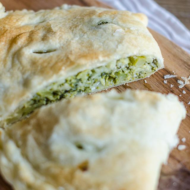 Fagottini di broccoli, stracchino, porri e patate