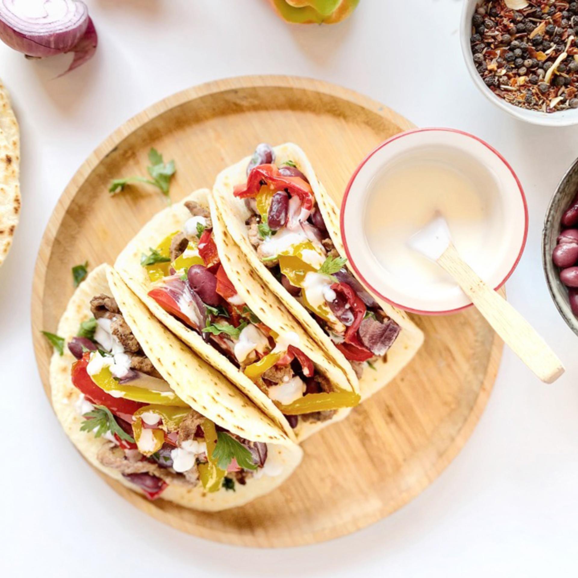 Fajitas di manzo speziato e salsa yogurt