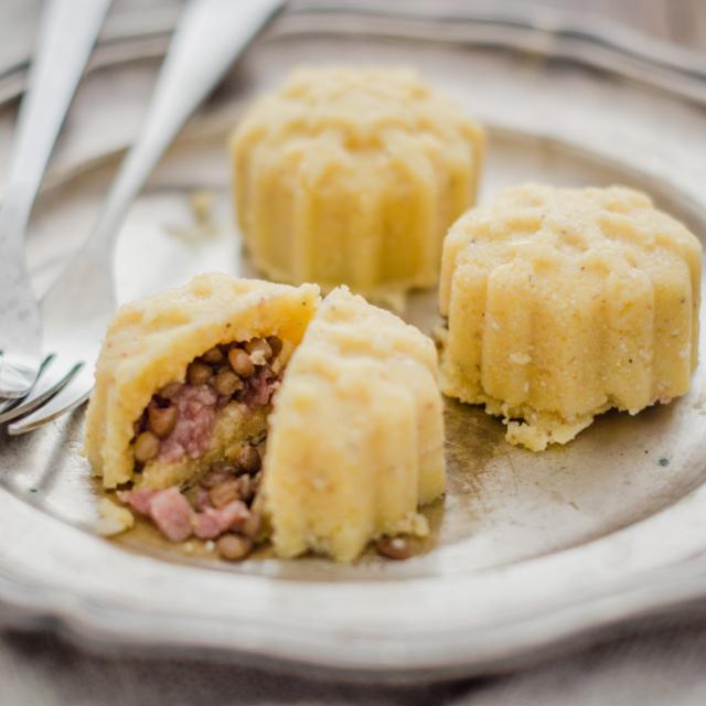 Fiocchi di polenta ripieni