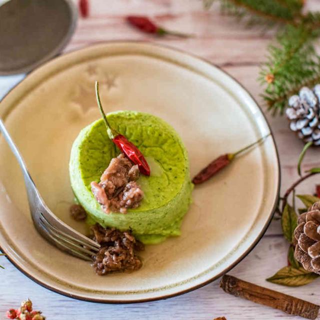 Flan di broccoletti con salsa piccante alle acciughe