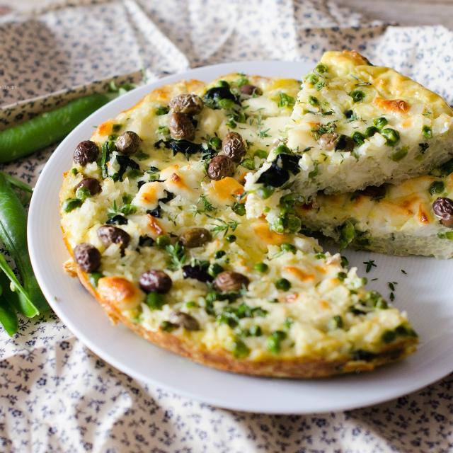 Frittata di riso con piselli freschi e spinaci