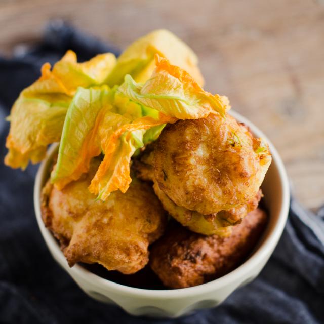 Frittelle di ricotta e fiori di zucchina