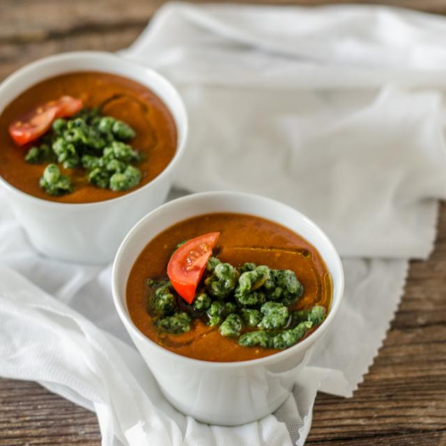 Gazpacho con spätzle al tarassaco