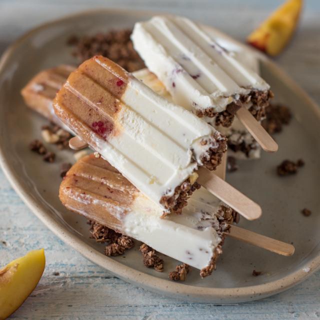 Gelatini yogurt frutta e granola