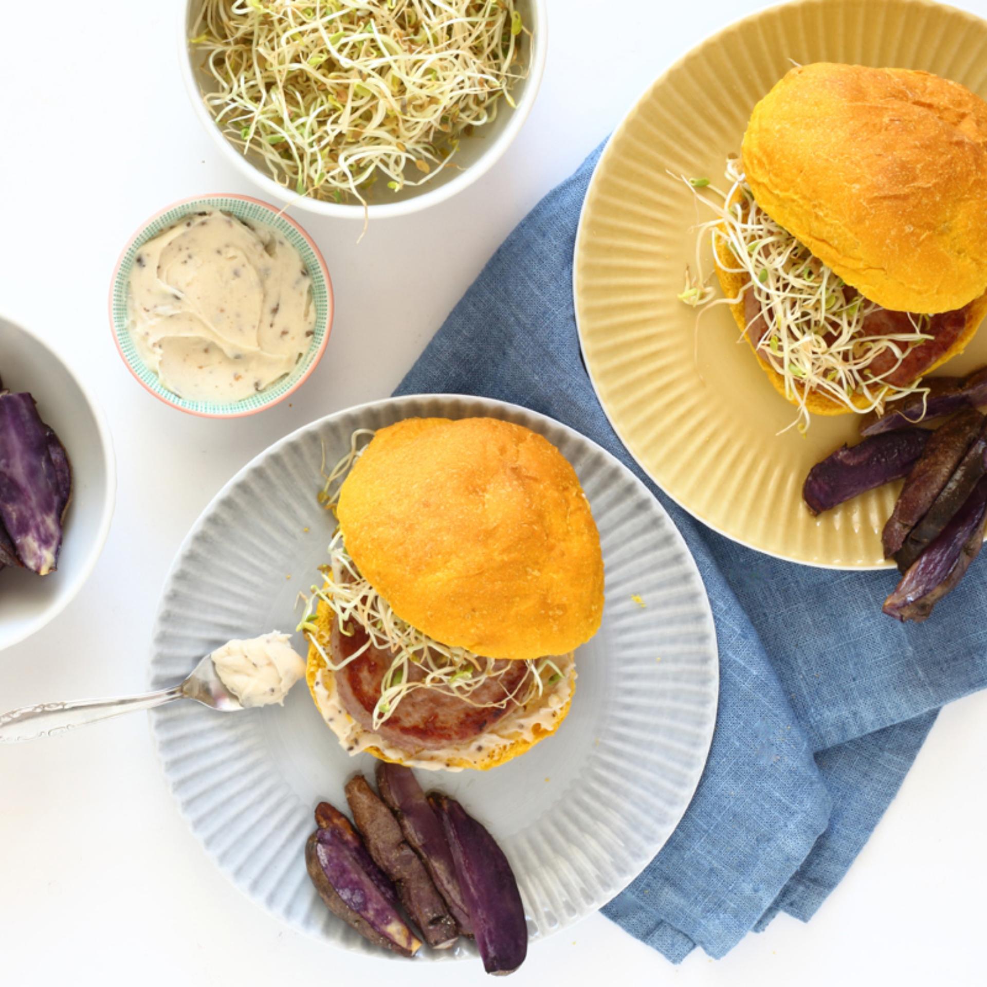 Hamburger di suino nero, mayo al tartufo e germogli