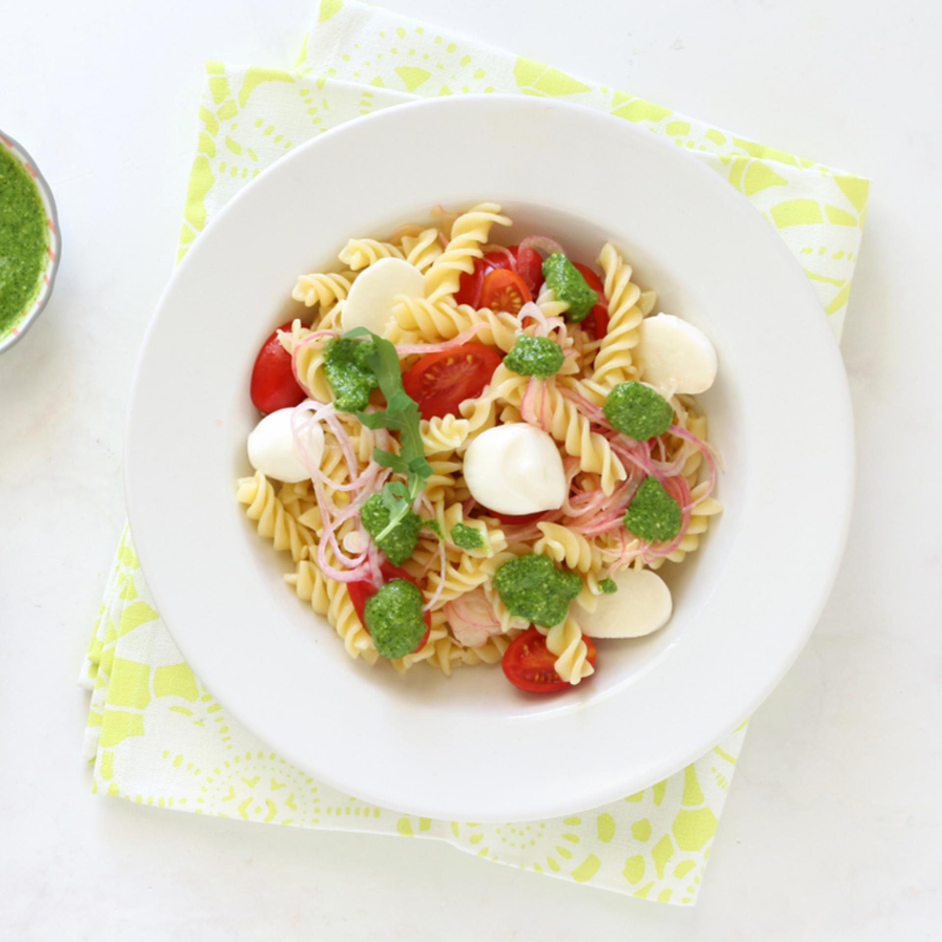 Insalata di pasta al pesto di rucola