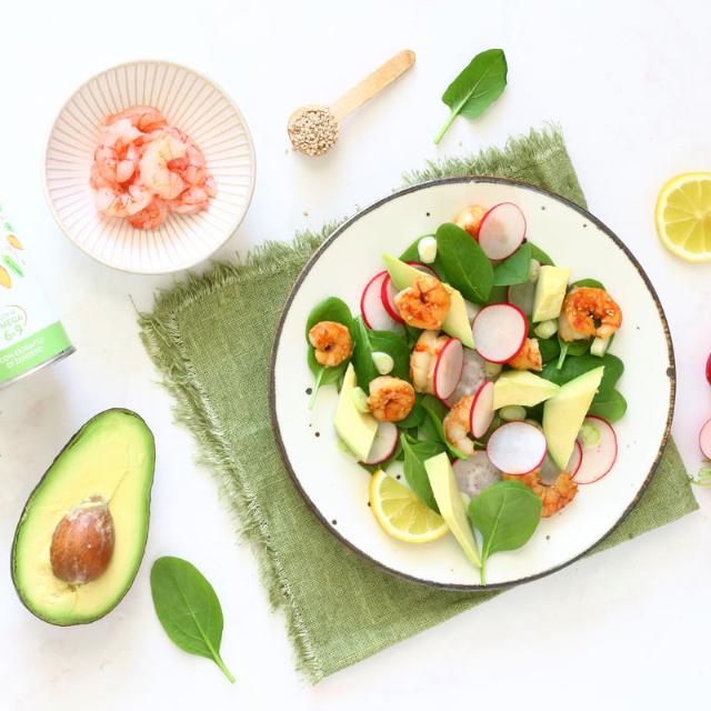 Insalata orientale di gamberi e avocado