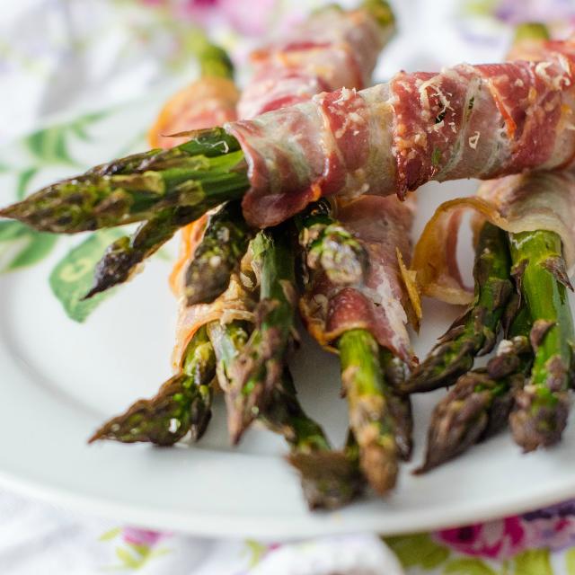 Involtini di asparagi