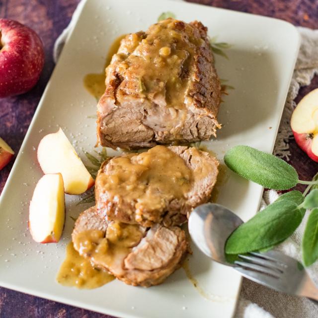 Maiale in salsa di mele e cipolle agrodolci