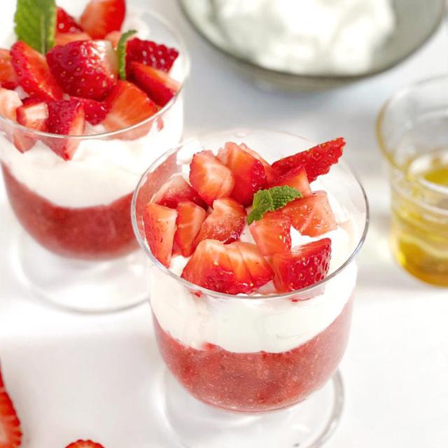 Mousse di ricotta alle fragole e menta