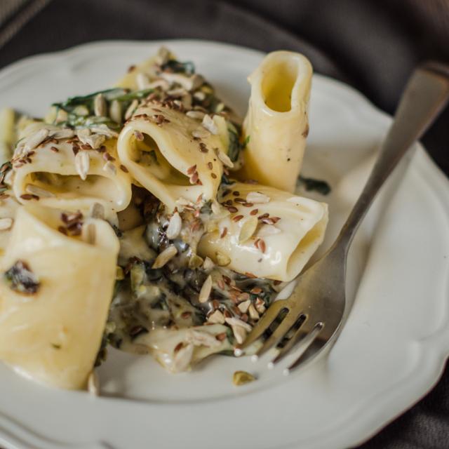 Paccheri con erbette e caprino