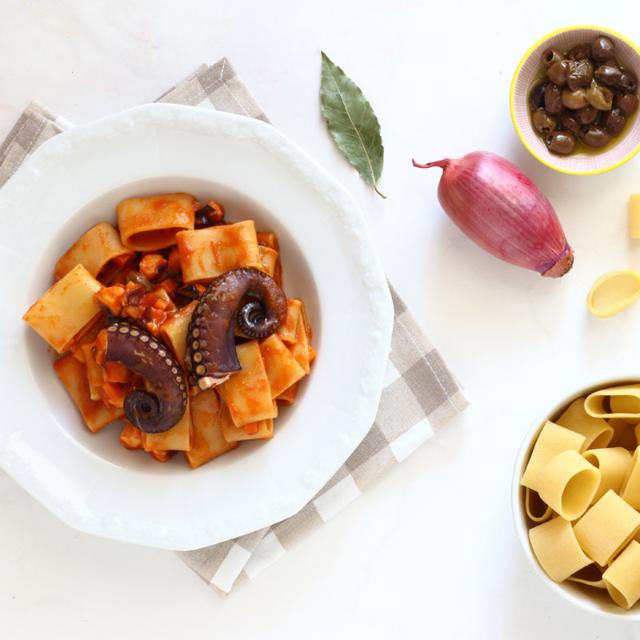 Paccheri con ragù di polpo