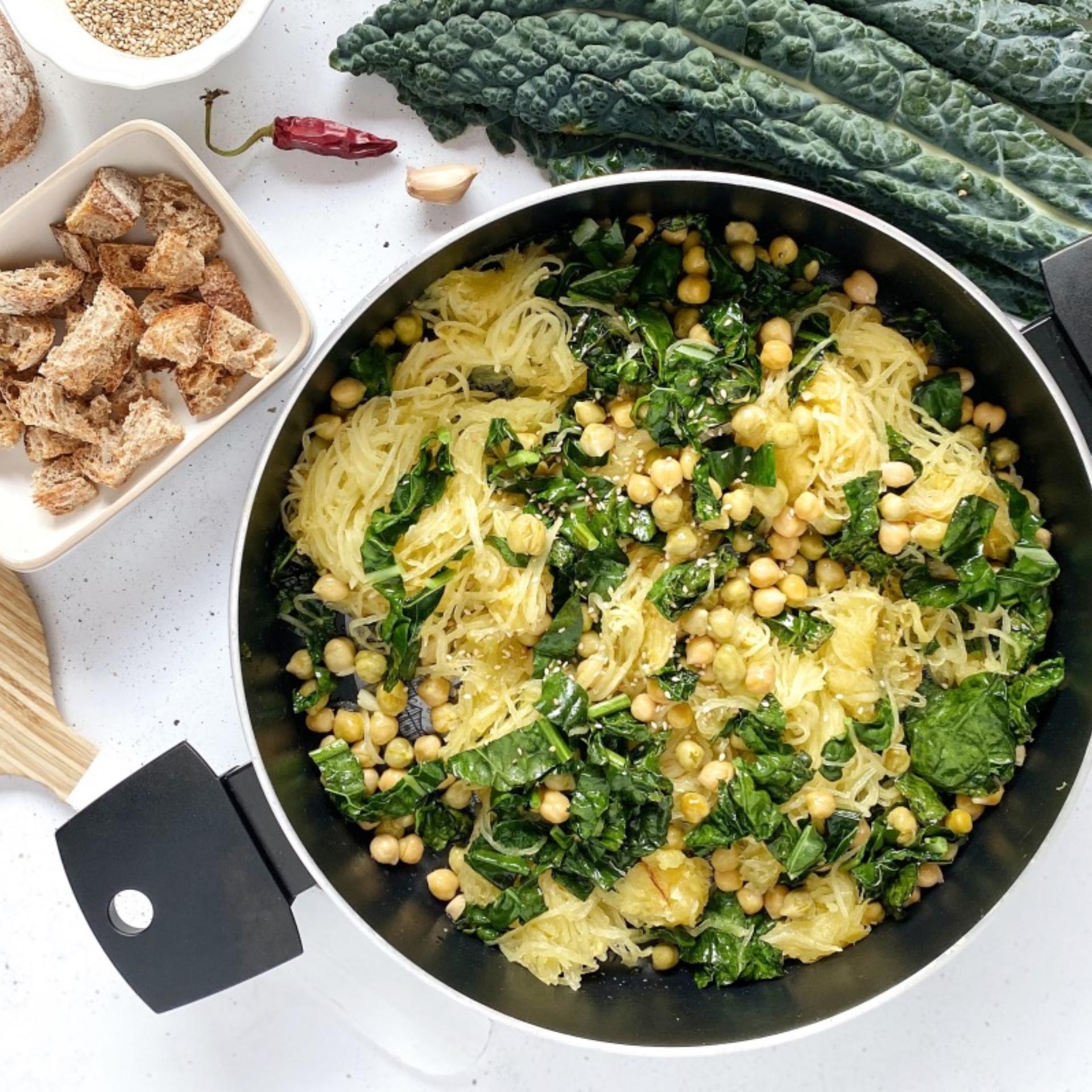 Padellata di zucca spaghetti, ceci e cavolo nero