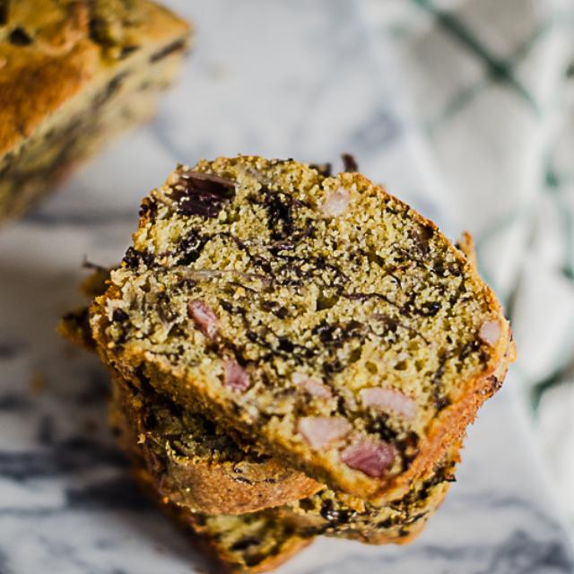 Plumcake con farina di mais, radicchio e pancetta