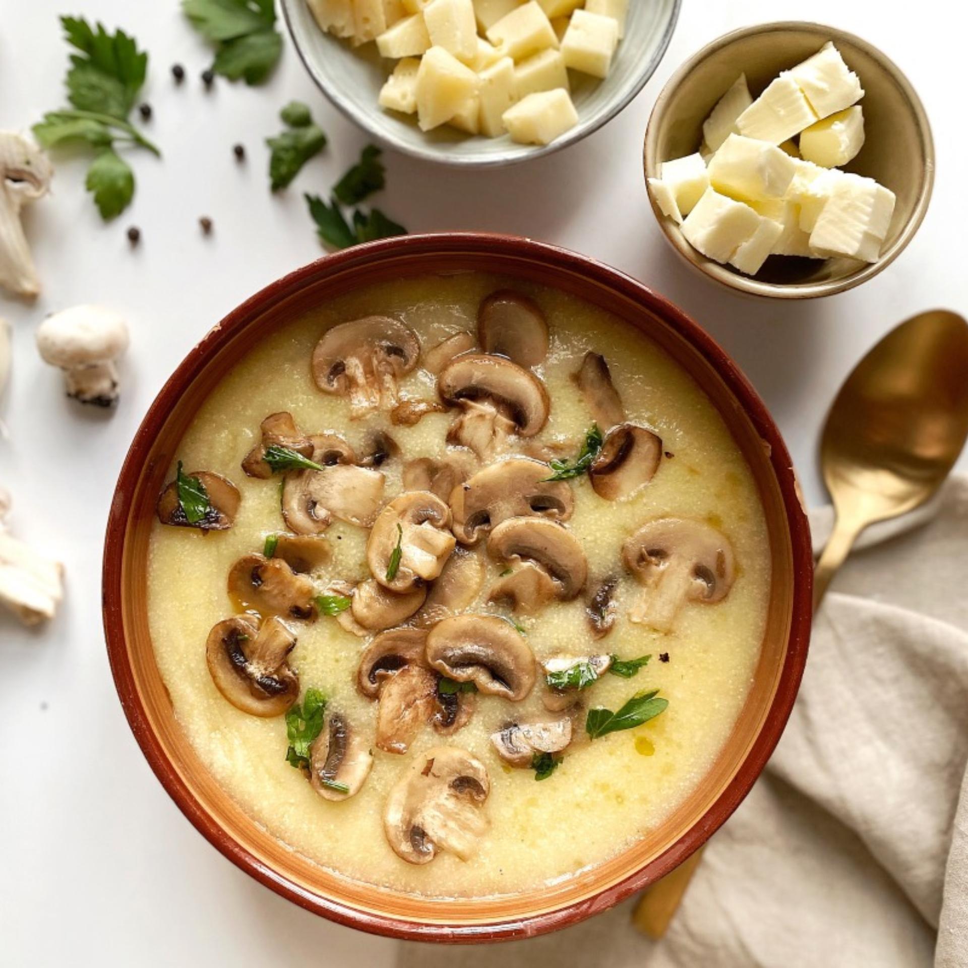 Polenta al formaggio e funghi
