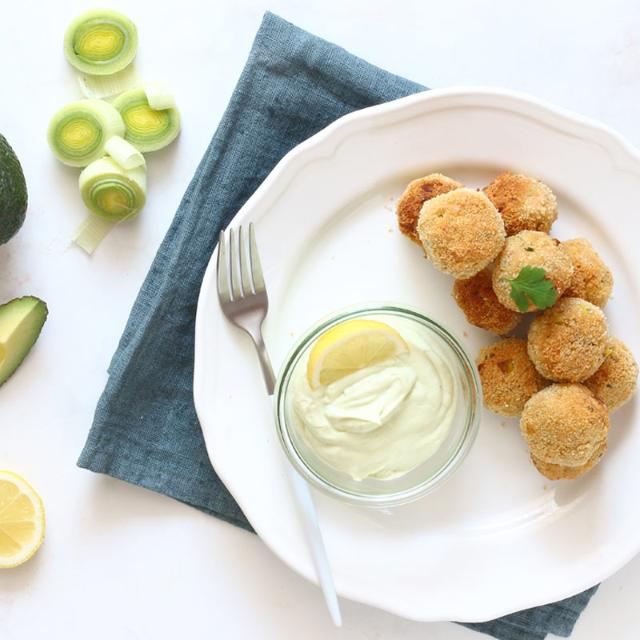 Polpette di salmone con maionese all'avocado