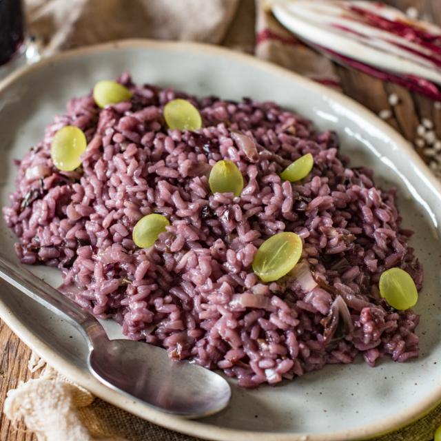 Risotto al vino rosso, radicchio e uva