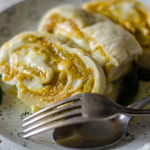 Rotolo di zucca e crescenza
