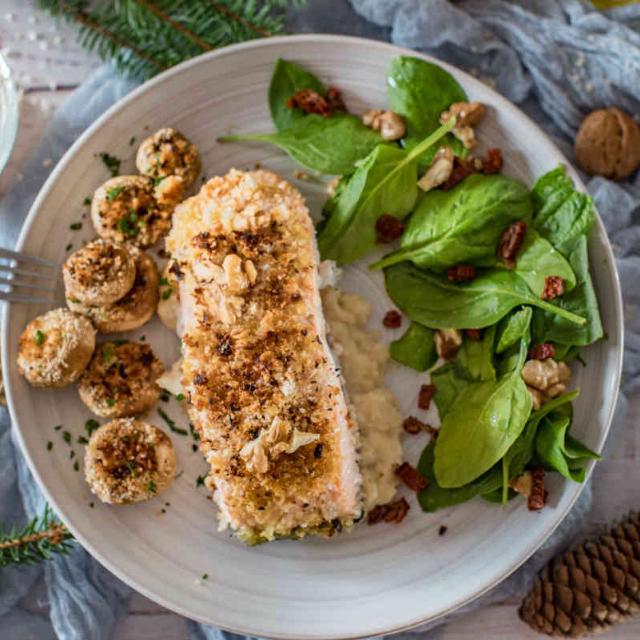 Salmone gratinato con champignon e purè di sedano rapa